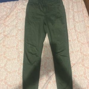 Very stylish olive green skinny pants !